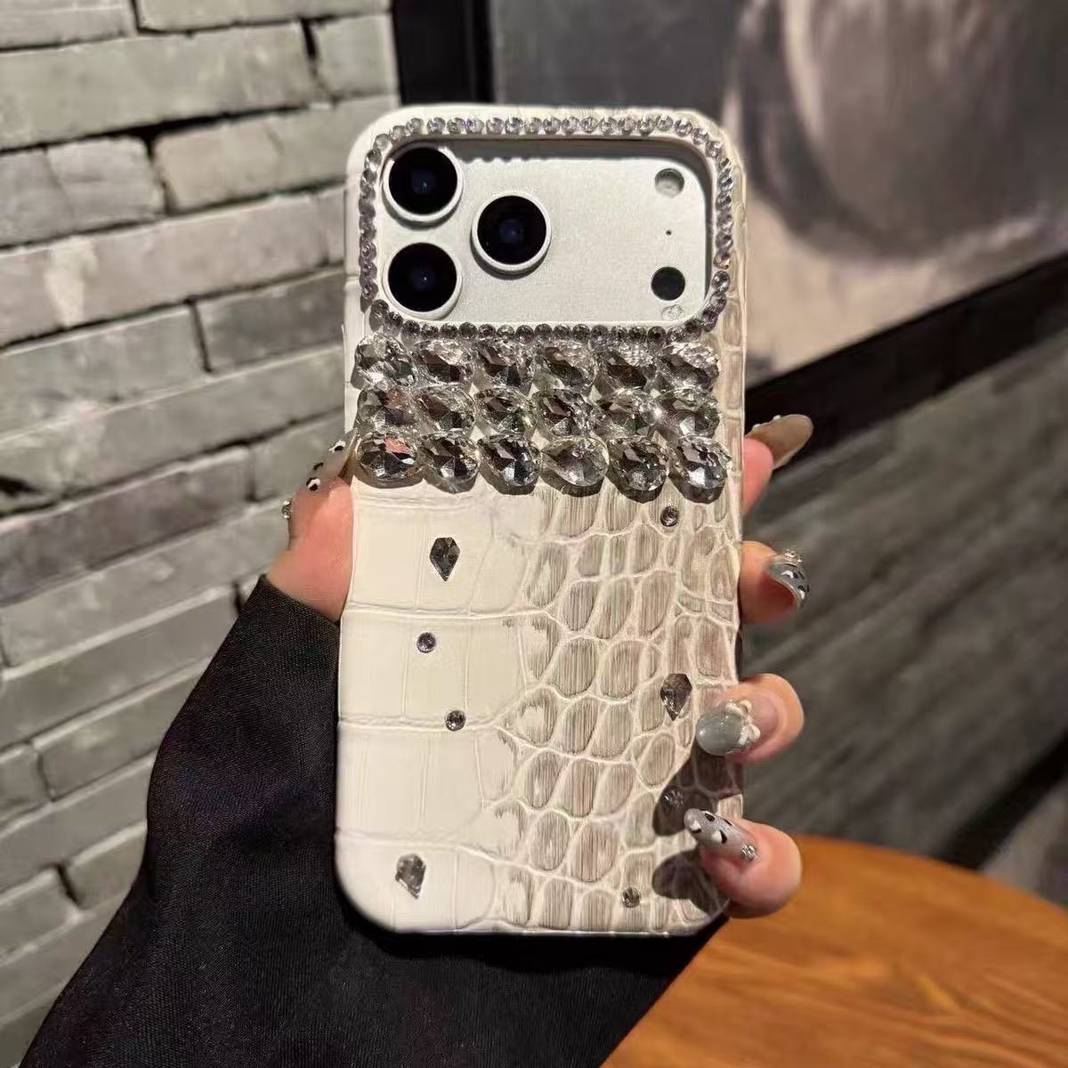 Luxury iPhone 17 Crocodile-Patterned Leather Rhinestone Protective Case, Stylish Women's Case, High-End and Stylish, Apple 17 Pro Max Phone Case, Maillard Style