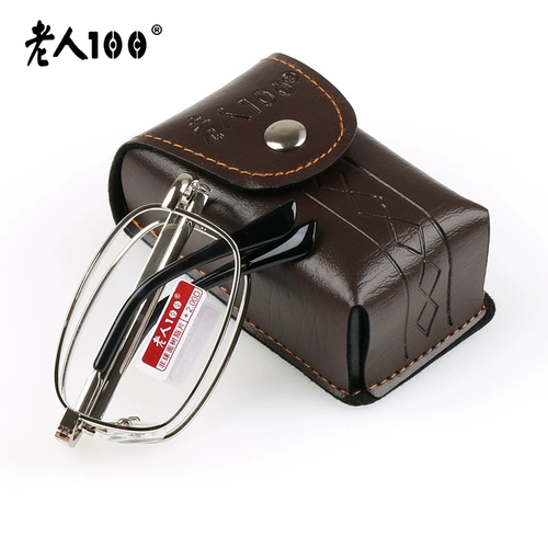 Пожилой бренд складывает старое цветочное зеркало