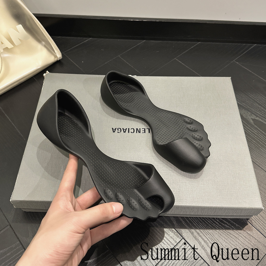 Повседневные универсальные шлепанцы Summit Queen для подиума в Париже на плоской подошве с клипсой big toe hotel