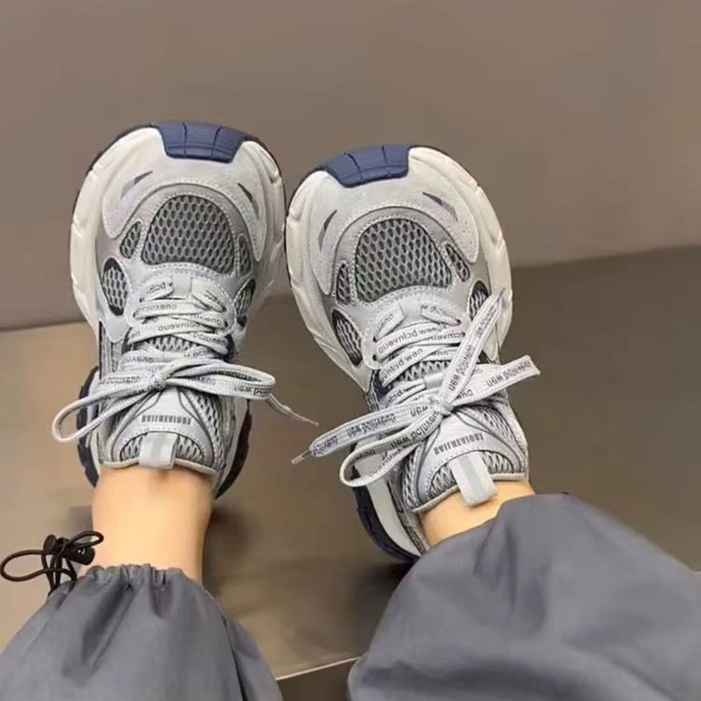 Женские кроссовки little monster daddy shoes на толстой подошве; новинка весны 2026 года; повседневные универсальные спортивные легкие кроссовки для путешествий из воловьей кожи