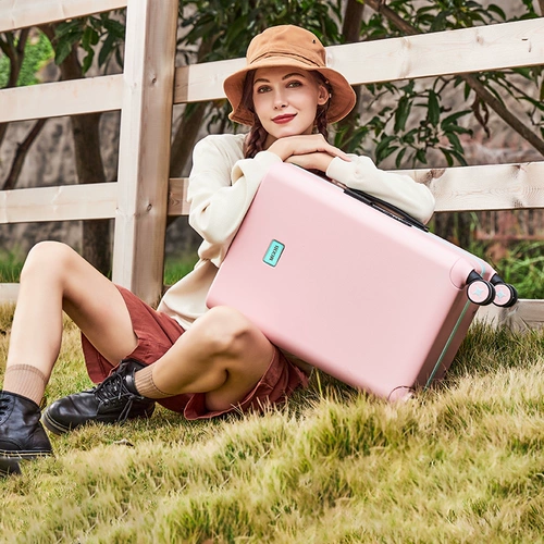 Белый чемодан, 20 дюймов, 24 дюймов