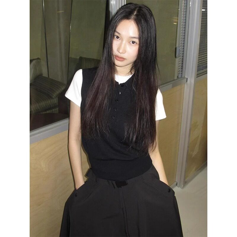 Retro polo collar black knitted vest for women, spring layering sleeveless vest, short slim-fit waist-cinching top