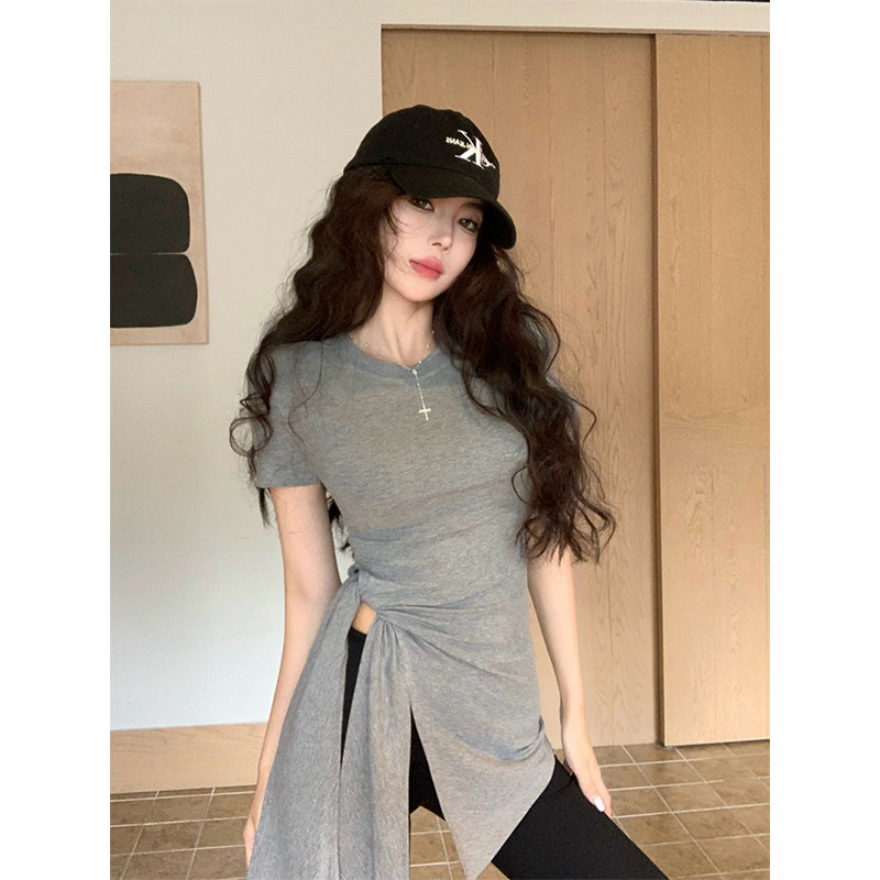 Irregular tie-up slit gray short-sleeved T-shirt for women, summer hot style, slim waist, and straight shoulder design.