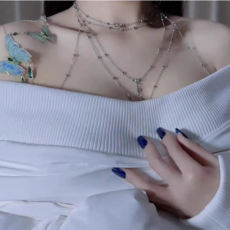 Цепочка на ключицу, цепочка на грудь, женское высококачественное чувство, новинка 2026 года, сексуальная зеленая цепочка с кисточкой и бабочкой на спине, цепочка на тело, wx