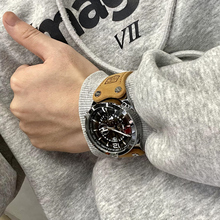 The store's repeat customers have seen over a thousand different colors of watches, mechanical watches, wormhole concept men's famous brand genuine tritium gas men's mechanical men's sports tritium gas men's watches