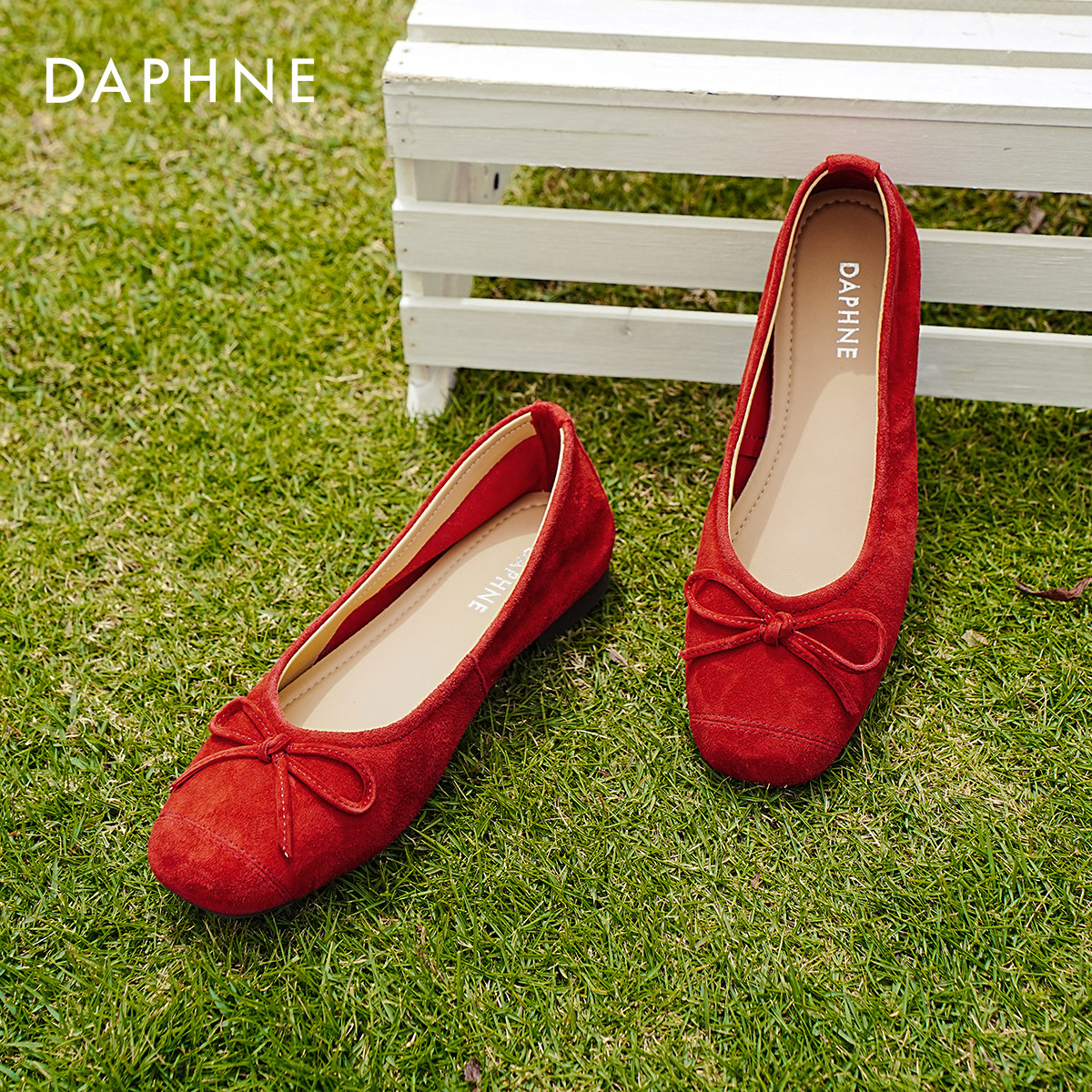 Женская обувь из овчины Daphne; новинка 2026 года; летние свадебные туфли красного цвета на мягкой подошве; французские балетки; туфли в горошек на плоской подошве
