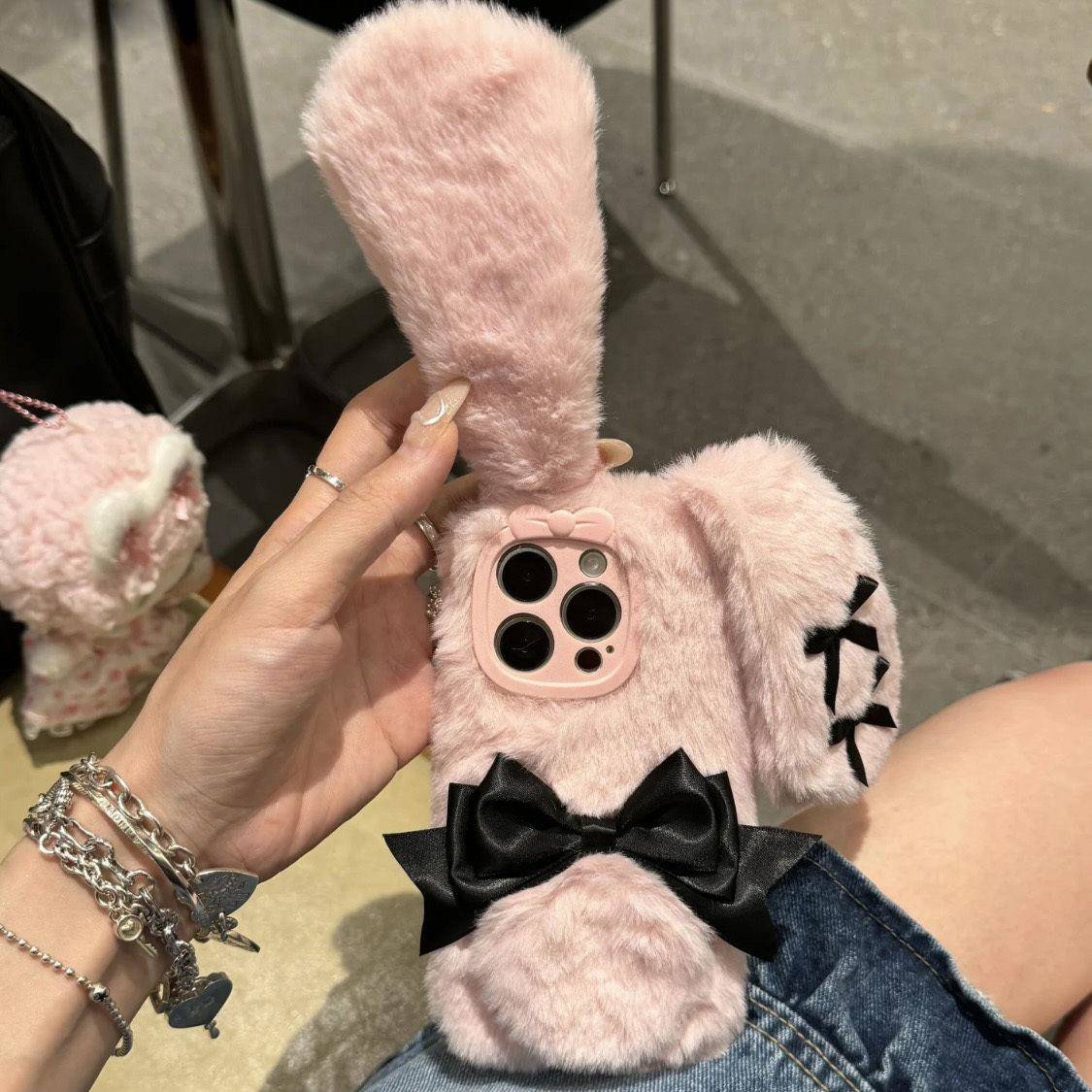 Compatible with Apple, Huawei, Vivo, Honor, Oppo, and Xiaomi plush rabbit ears phone case, 17-inch and 16-inch models, popular iPhone 15/14 full coverage, 12/11 autumn/winter XR/7P soft case.