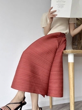 Issey Miyake/Miyake Lifetime Fashion Horizontal Pattern Solid Color Commuter Skirt High Waist Versatile Mid length Skirt for Women