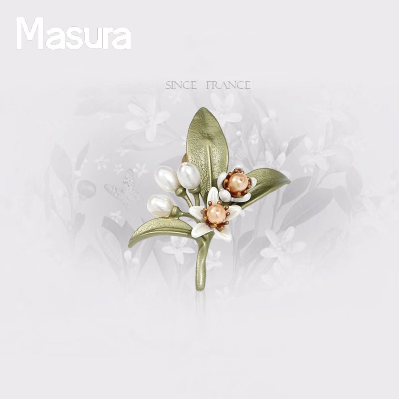 Masura Freshwater Pearl Orange Blossom Brooch for Women: High-end, elegant, understated luxury, simple and sophisticated, perfect for brooches and sweaters.