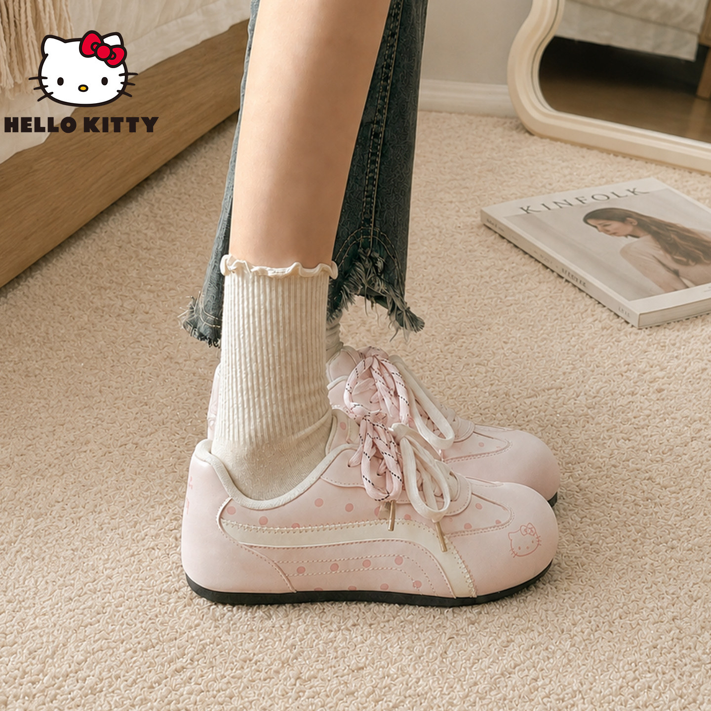 Женская обувь HelloKitty; новинка 2026 года; осенние легкие повседневные кроссовки на мягкой подошве; розовые кроссовки в немецком стиле в стиле ретро