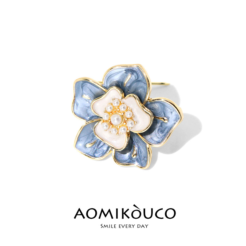 High-end Chanel-style camellia pearl brooch, elegant enamel painted flower brooch, anti-exposure pin, suit accessory.