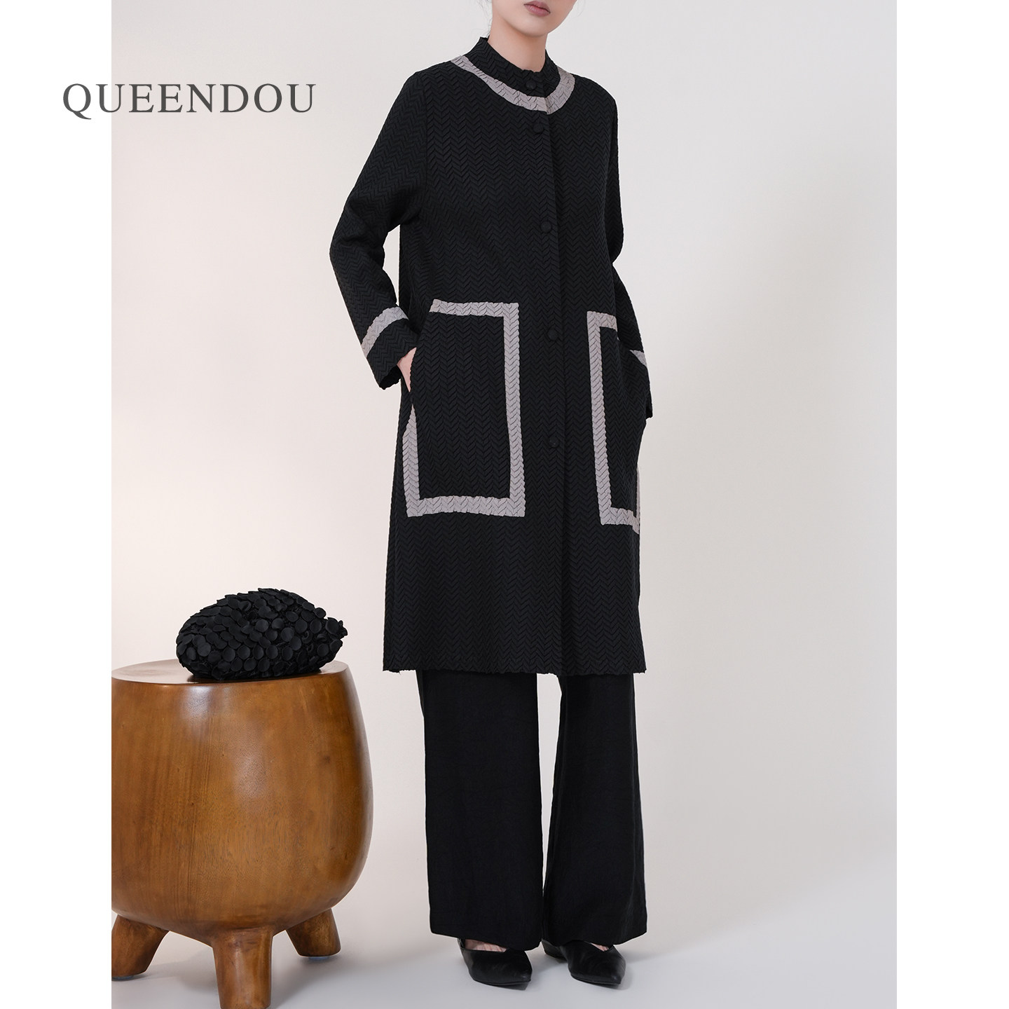 Женская плиссированная осенняя куртка средней длины в корейском стиле QUEENDOU Miyake, новинка 2026 года, высококачественная ветровка для женщин
