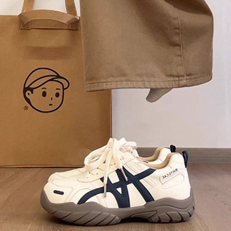 Новинка 2025 года; сезон осень-зима; новые женские кроссовки в немецком стиле из бархата; повседневная спортивная обувь белого цвета на толстой подошве; тонкие туфли на шнуровке с круглым носком