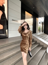 Hollin Early Autumn French Gold Velvet Dress 2024 New Drop Feeling Women's High end Retro High end Sexy