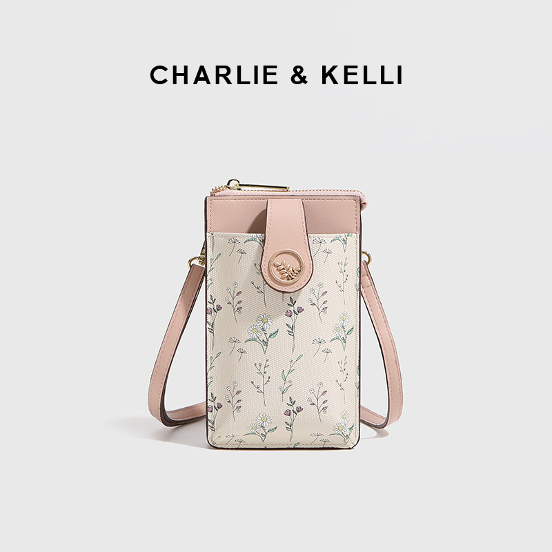 На официальном сайте небольшого флагманского магазина c&k women's bag представлена новинка 2026 года - сумка для мобильного телефона...