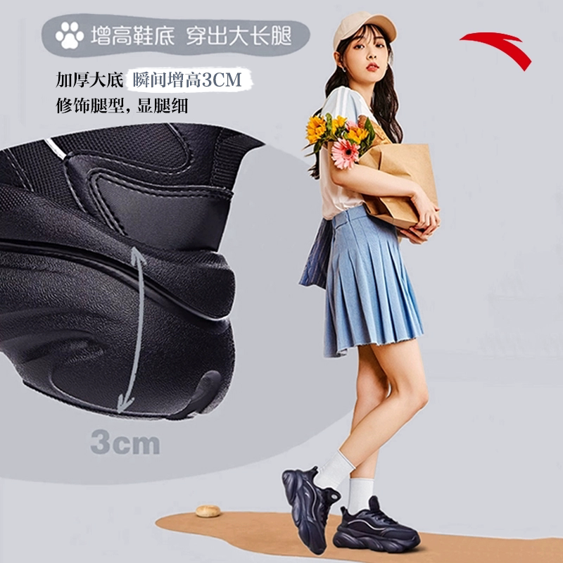 The girls' shoes are black and sneakers, and the official dad's shoes are fresh black and winter shoes.