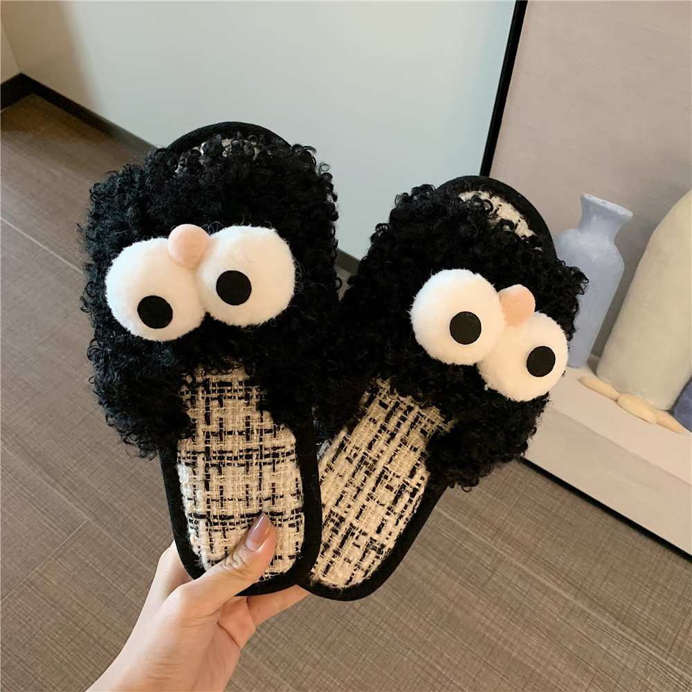 Cute cartoon-style fluffy slippers for women, autumn and winter fashion, trendy and popular on Instagram, creative and quirky home slippers.
