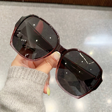 New dazzling red frame glasses, polarized sunglasses, men and women can wear myopia glasses, fashionable driving, trendy sunglasses, summer sun protection