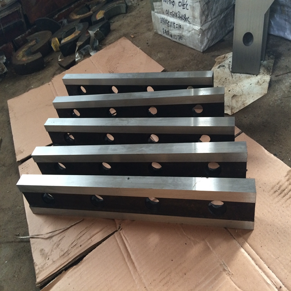 The manufacturer supplies blades of shearing machines (specimensions: 508mmx70mmx22mm 8 pieces sets)