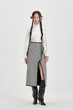 Yijianglan YIJIANGLAN24 Spring/Summer New Women's Qianniao Checker Half length Skirt Designer Caihuo Qianjin