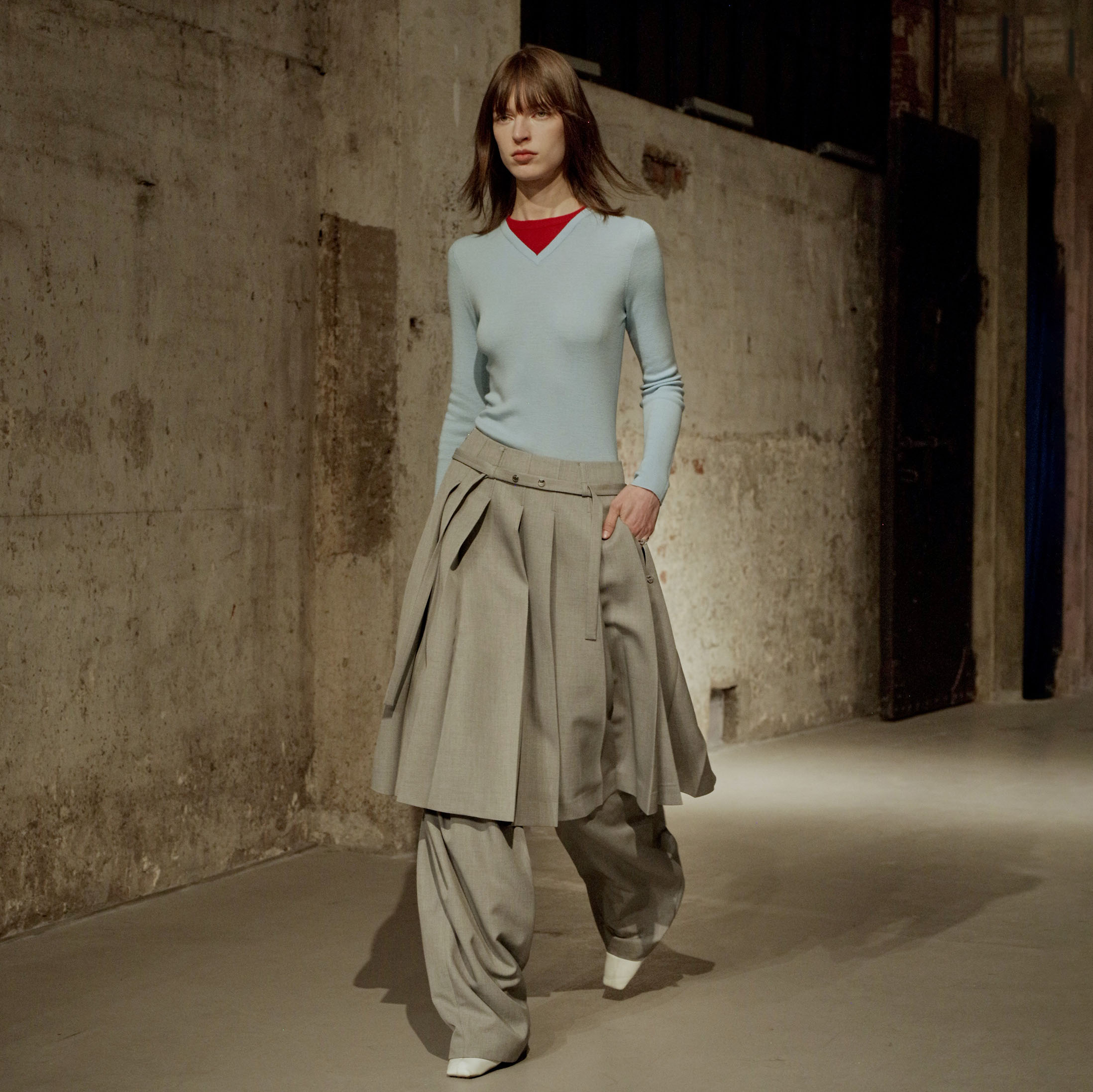 Корейская одежда на раннюю осень 2025, осенний новый свитер из овечьей шерсти с воротником контрастного цвета