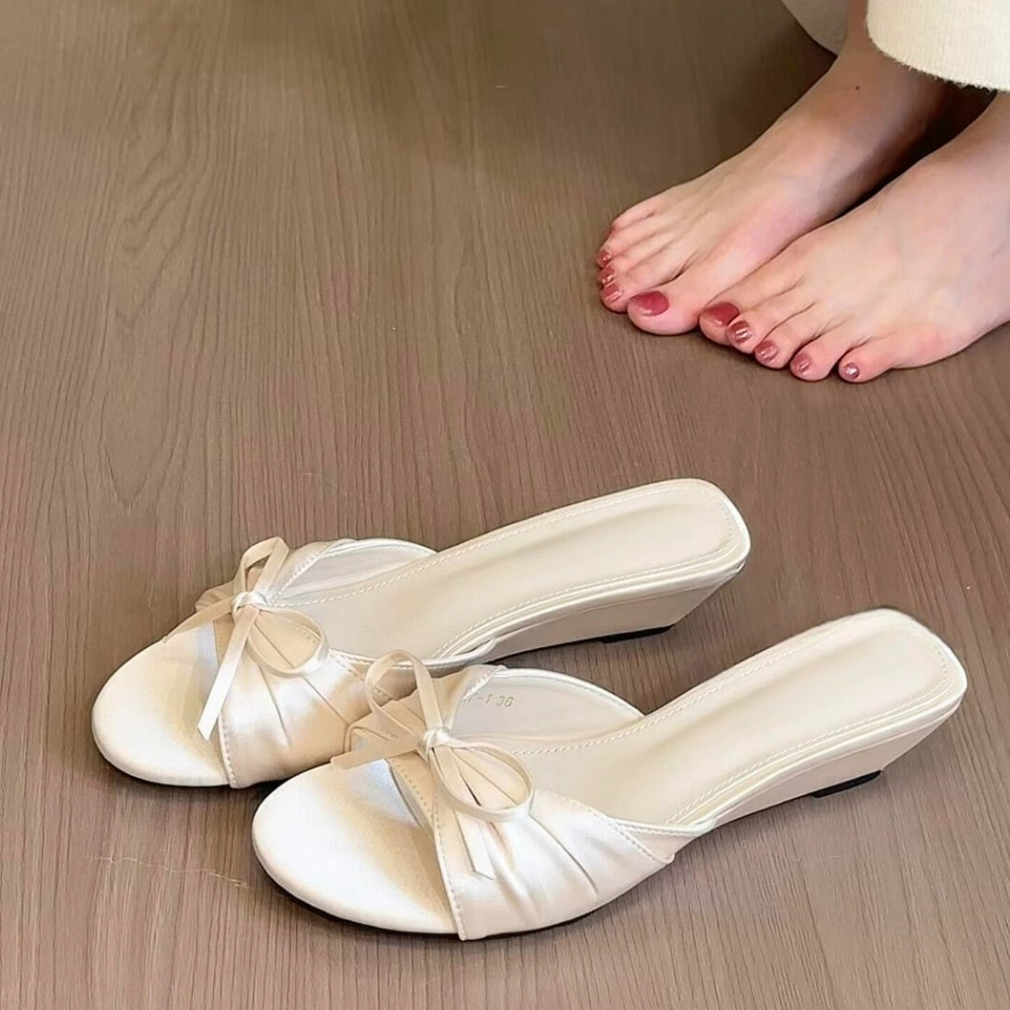 Polka dot wedge sandals for women, summer style, 2026 new French style bow sandals to wear with skirts, open toe.
