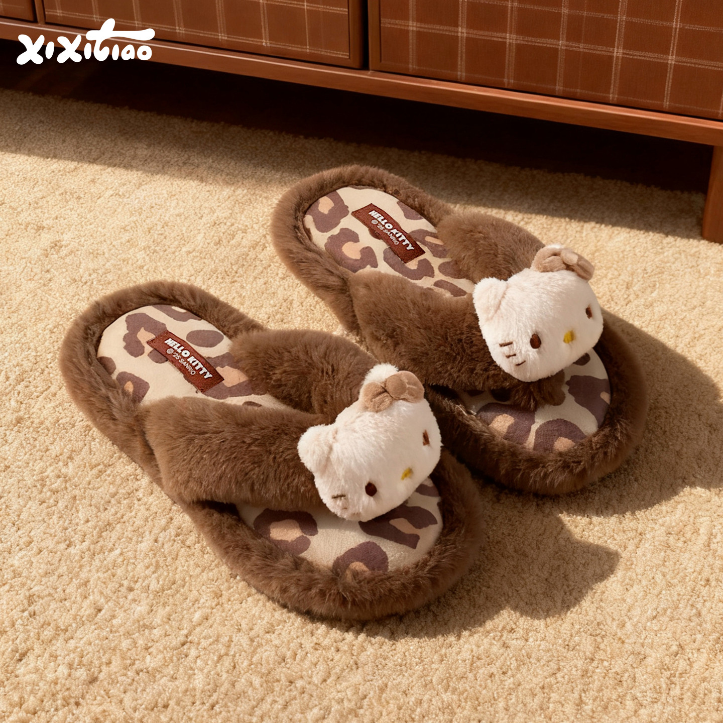 Authentic Hello Kitty fluffy flip-flops, perfect for autumn and winter, suitable for both home and outdoor wear.