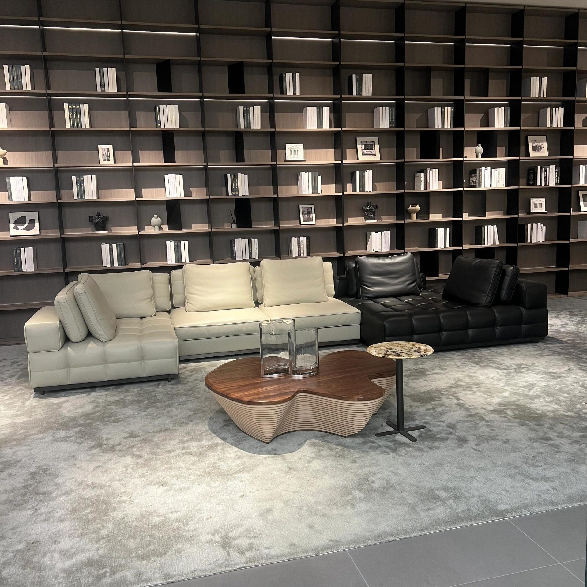 Дизайн мебели, простая гостиная, сочетание диванов, большая квартира, вилла, клуб, особняк, высококлассный дизайн, современный большой плоский пол