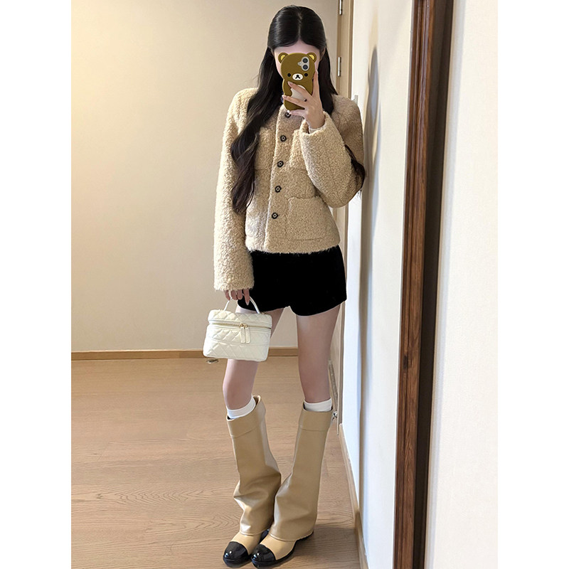 Women's black suit-style fitness shorts, spring and autumn 2026 new style, high-waisted, slimming, petite, suitable for wearing alone, A-line bootcut shorts, hot pants