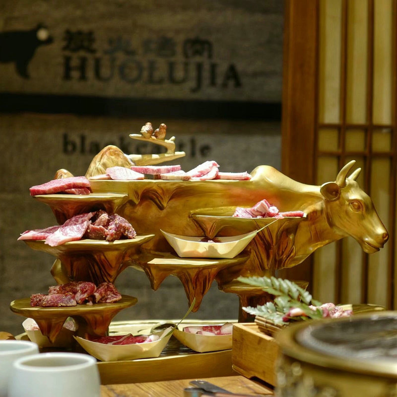 Сухой лед в форме золотой коровы из смолы с изображением сети celebrity hot pot shop, креативный набор для барбекю, художественная концепция тематической посуды в форме коровы