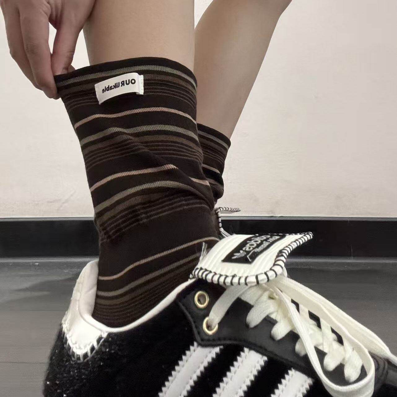 I'm totally obsessed with this milky look! Striped socks + Birkenstocks! The slimming effect is amazing! Women's slouch socks for fall and winter.