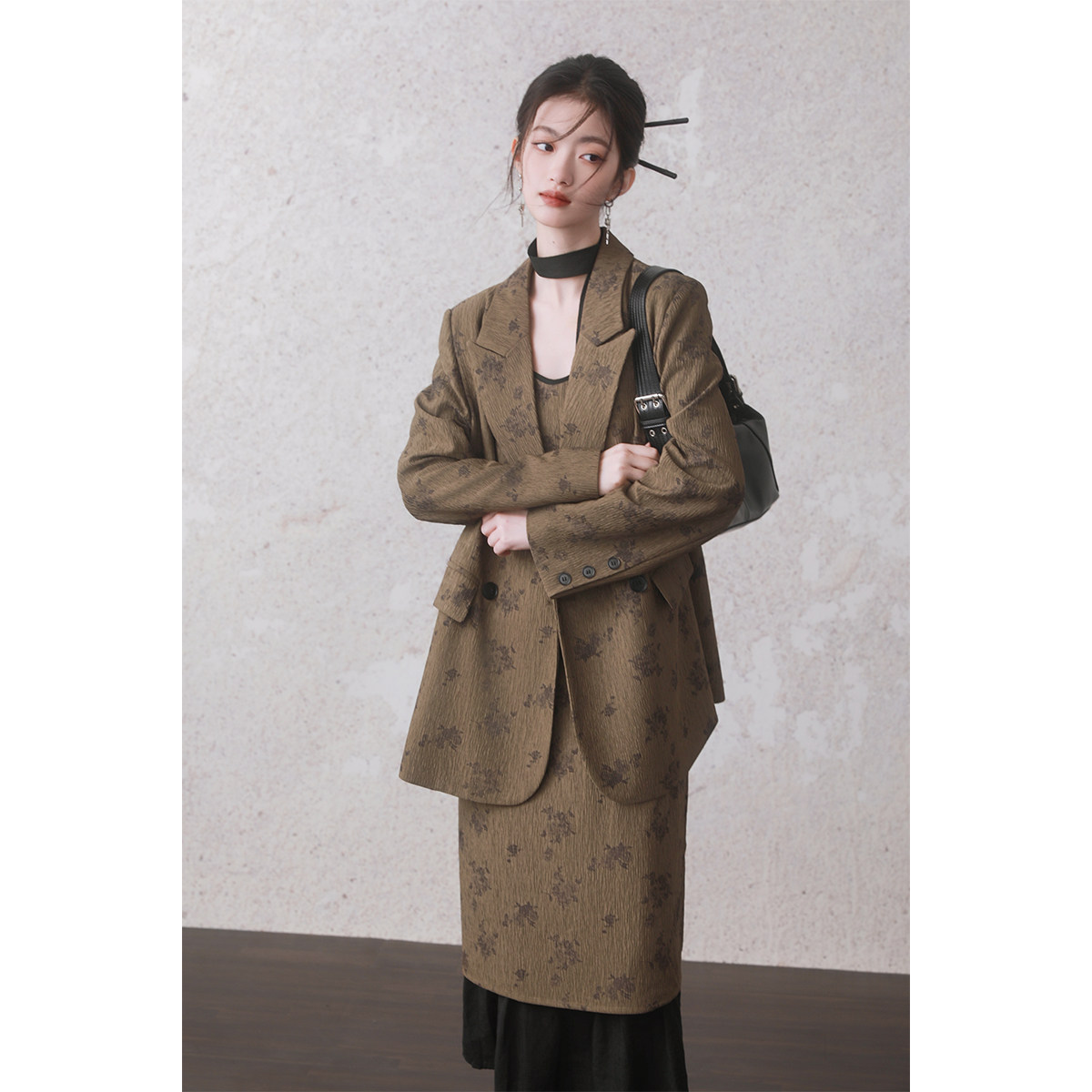 Круглый короткий костюм INGKO new Chinese style tea brown, повседневная короткая куртка, весенне-летний модный костюм нишевого дизайна