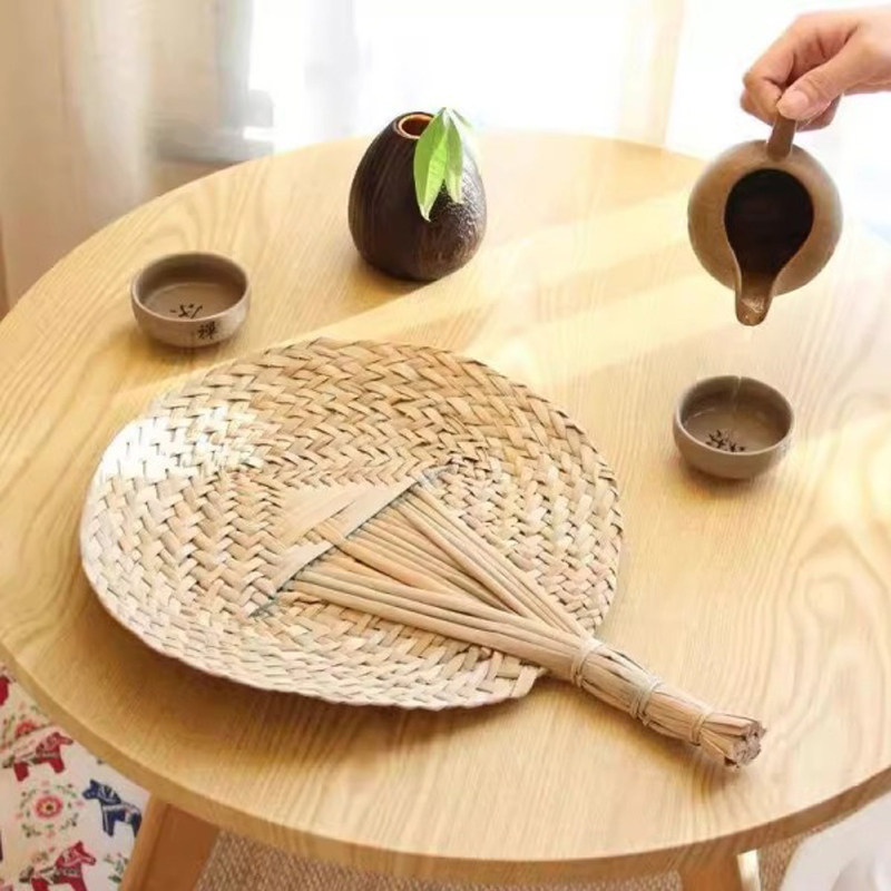 Ручной вентилятор из искусственной травы Zongzi leaf fan, летний вентилятор для детей и пожилых людей, защищающий от комаров, ручной вентилятор в китайском стиле, вентилятор из искусственной кожи