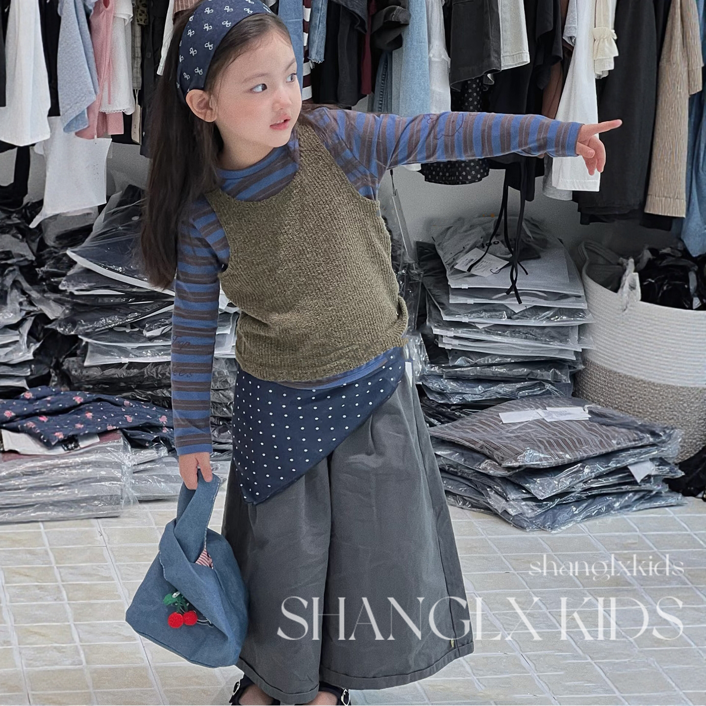 Коллекция 2025 года, новый стиль, популярная в этом году модная одежда для девочек, жилет, нижняя рубашка, детские осенние широкие брюки, одежда для ранней осени