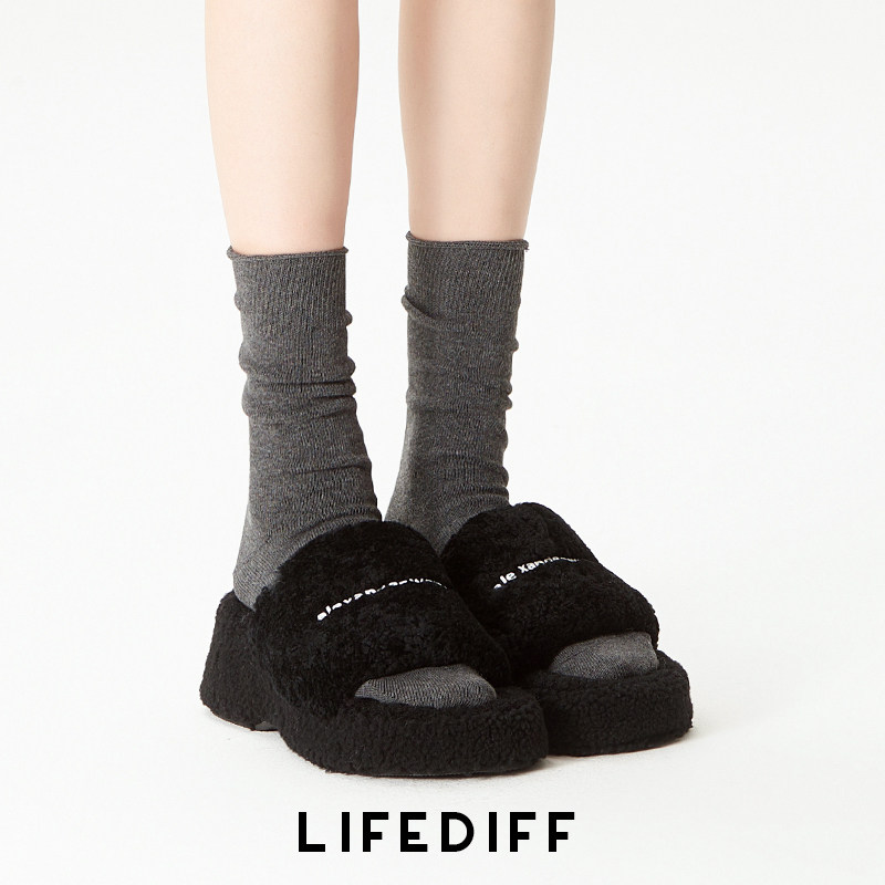 Solid color mid-calf socks paired with leather shoes, dark gray slouch socks for women in autumn and winter...