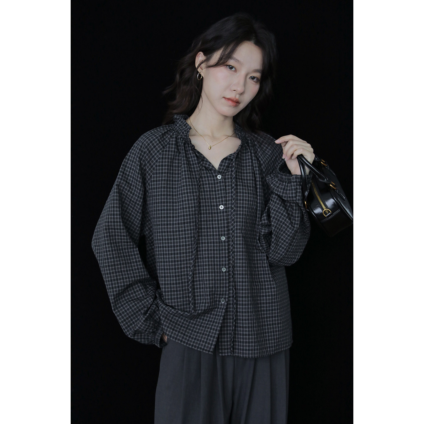 Retro plaid shirt for women, long sleeves, ruffled trim, tie, loose and relaxed style, simple and casual look, ruffled collar top.