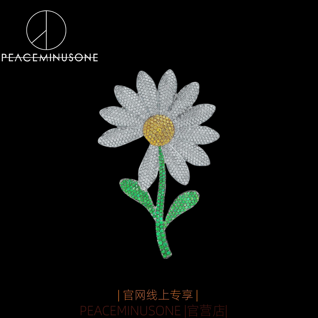 [Официальный сайт] peaceminusone Quan Zhilong - та же бриллиантовая брошь в виде ромашки на корсаже для мам на концерте.