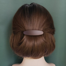 Hair clip for women with less hair volume on the back of the head. One line clip for high-end short hair, half tied hair, horizontal clip for new spring clip headwear