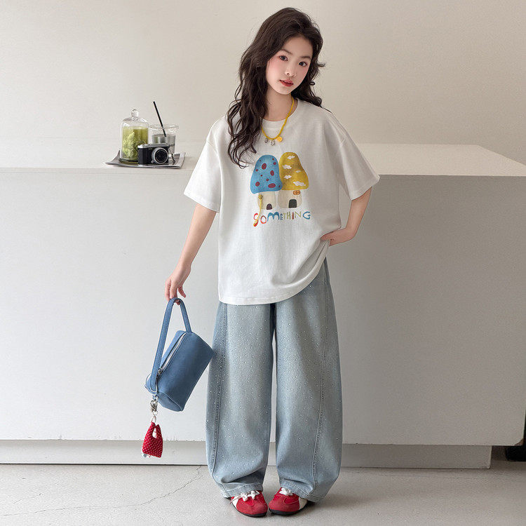 Girls' T-shirt set for summer 2026, fashionable cartoon style short sleeved loose rhinestone jeans two-piece set