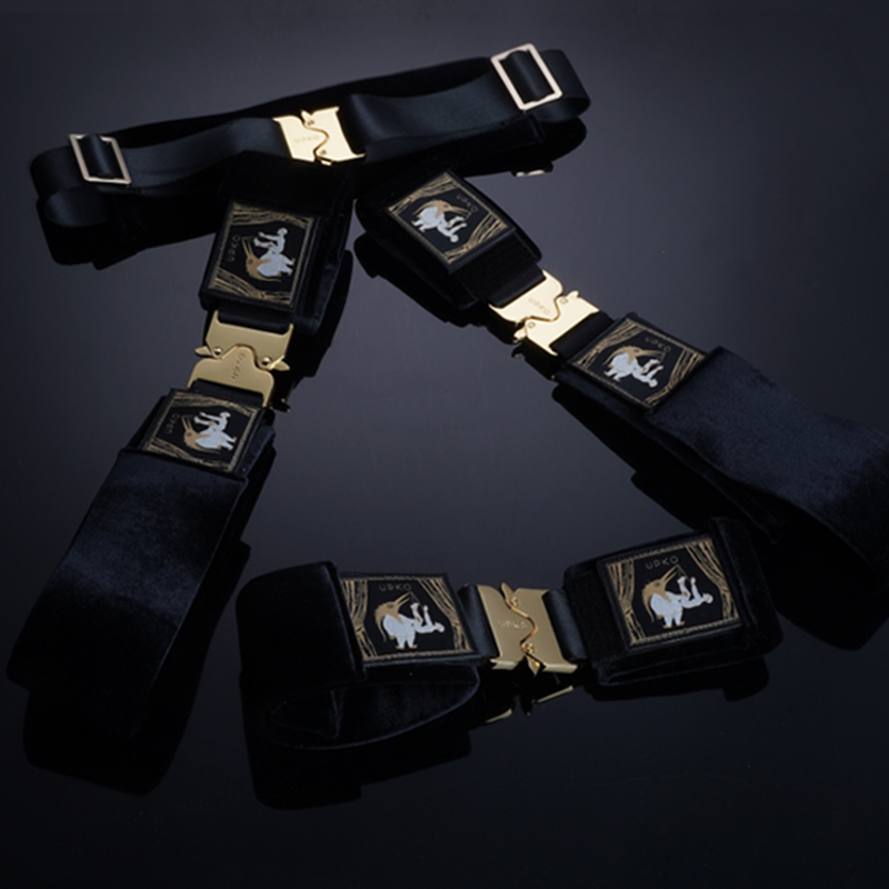 UPKO click buckle sm prop набор секс-игрушек в комплекте с постельными принадлежностями для пары разделитель для ног для взрослых