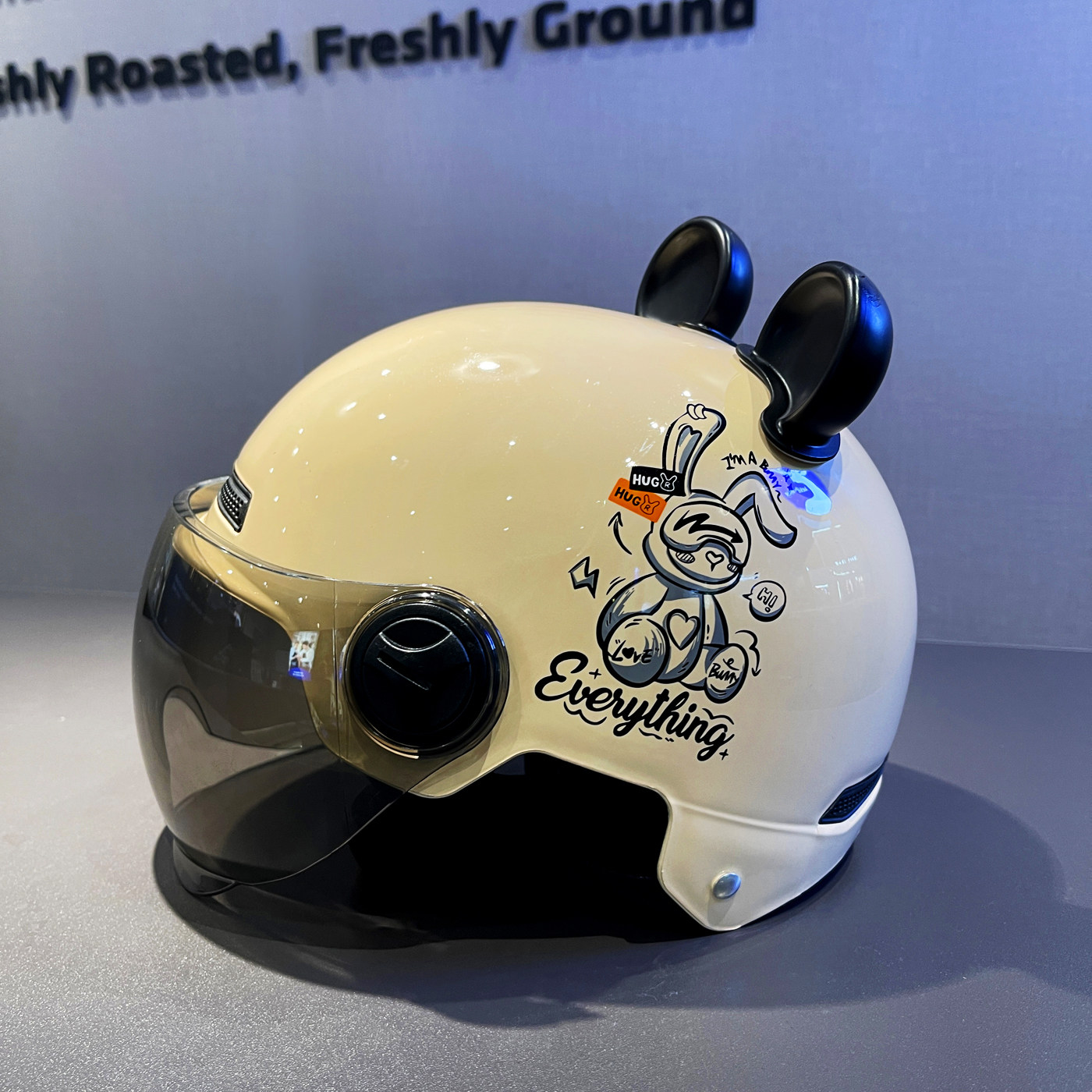 New national standard 3C certified electric vehicle helmet, lightweight, unisex, breathable, sun-protective, cute bear ears, trendy rabbit half helmet.