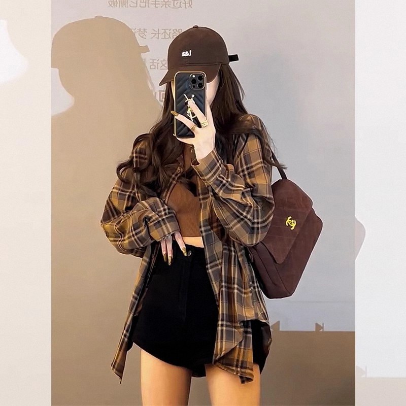 American-style brown plaid shirt for women, spring and autumn 2026 new style, European style, petite design shirt jacket.