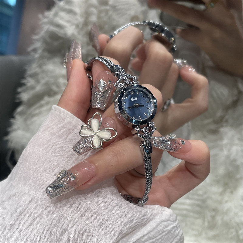 2026 новые часы light luxury women's watch женские часы для учащихся младших и старших классов ins wind женские нишевые кварцевые часы высокого класса