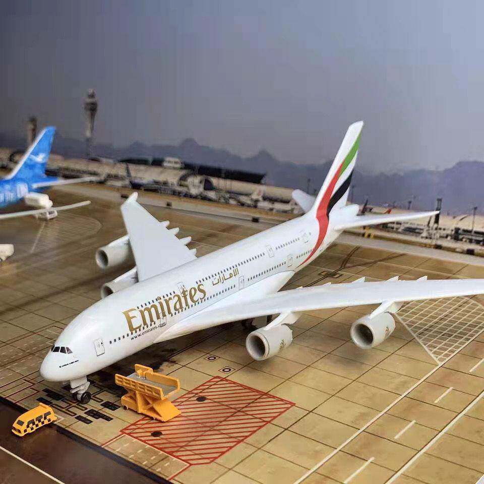 A380 Emirates с имитацией легкого шасси Модель авиалайнера гражданской авиации Airbus авиационная модель самолета