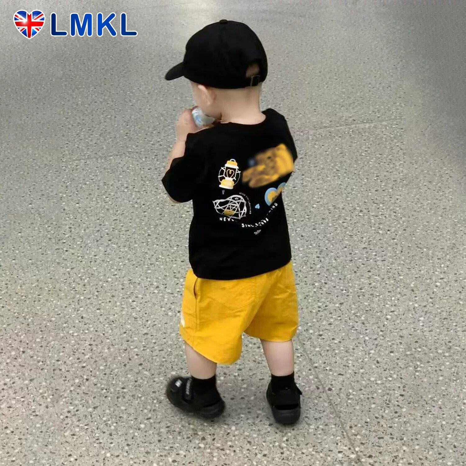Британский детский летний костюм LMKL, новинка 2026 года, модные крутые свободные шорты для мальчиков с короткими рукавами и мультяшным принтом