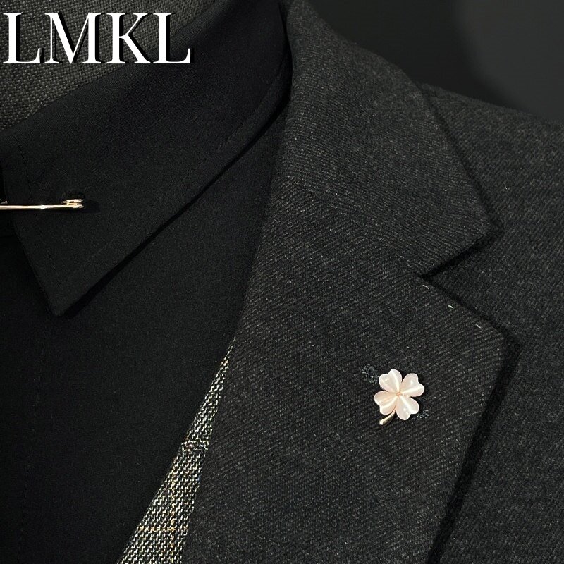LMKL British minimalist cat's eye stone four-leaf clover lapel pin, suit brooch, snowflake fox anti-exposure buckle pin, trendy couple pin.