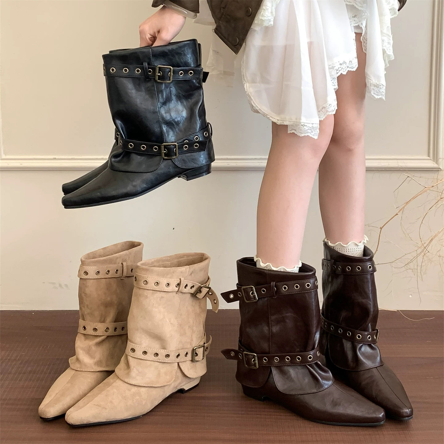 Women's platform pointed-toe Martin boots, mid-calf boots for trousers, new autumn/winter 2026 style, Western cowboy fold-over slouch ankle boots.