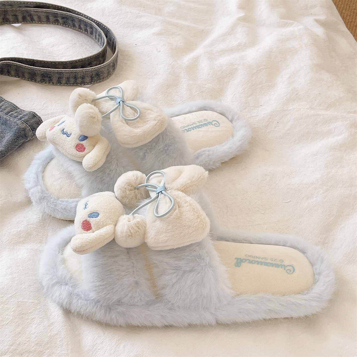 2026 New Style Women's Furry Slippers for Autumn and Winter Indoor Home Wear - Non-slip, Warm, Cute Cartoon Plush One-strap Cotton Slippers