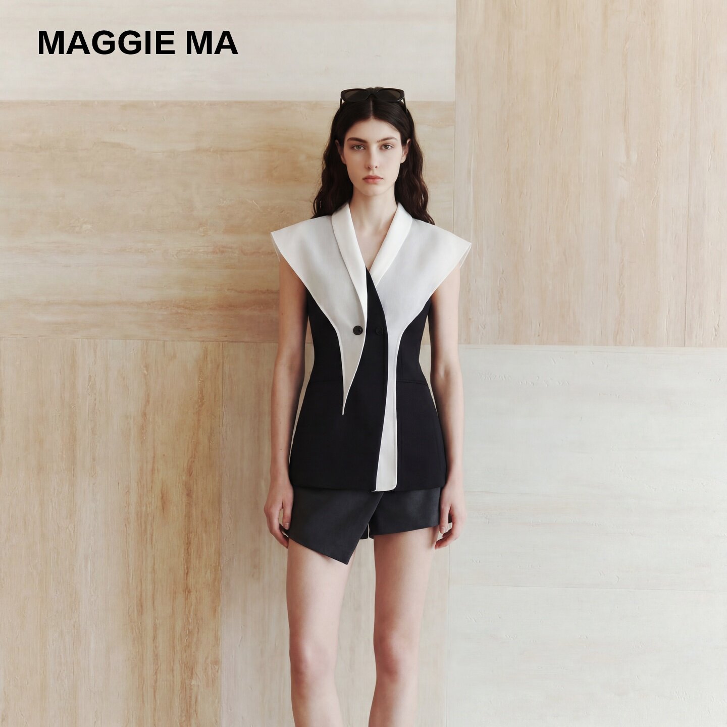 Элегантный двубортный пиджак обтекаемой формы MAGGIE MA Ma Jing с черно-белой строчкой