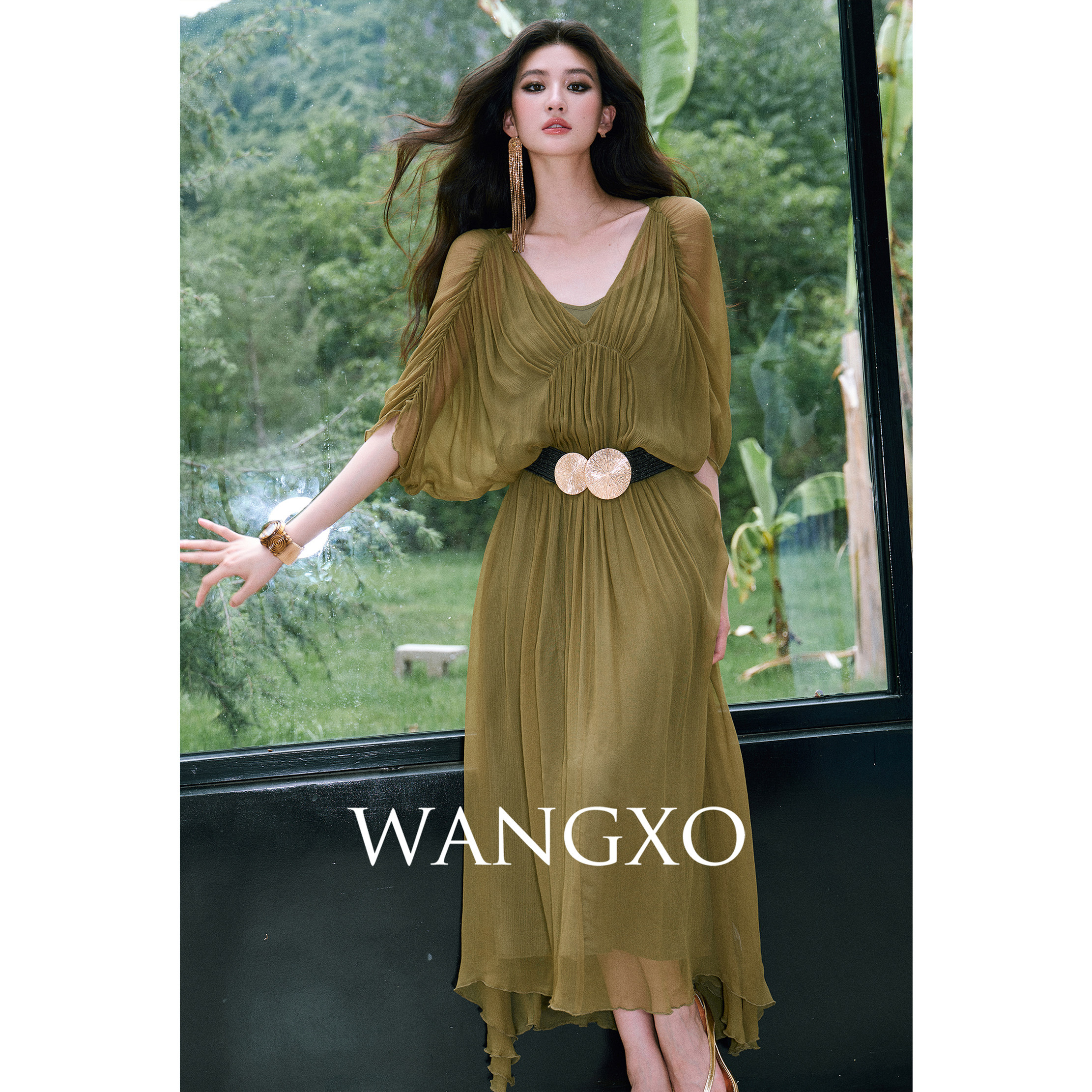 WANGXO｜Натуральный шелк, креп-шелк и легкий тюль｜Плиссировка при высокой температуре в тяжелой промышленности｜ Платье-двойка из натурального шелка с V-образным вырезом